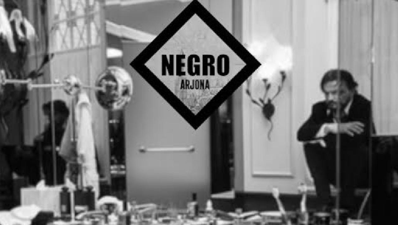Ricardo Arjona presenta su nuevo álbum: Negro