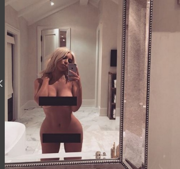 Kim Kardashian se desnuda no una, sino hasta dos veces en 