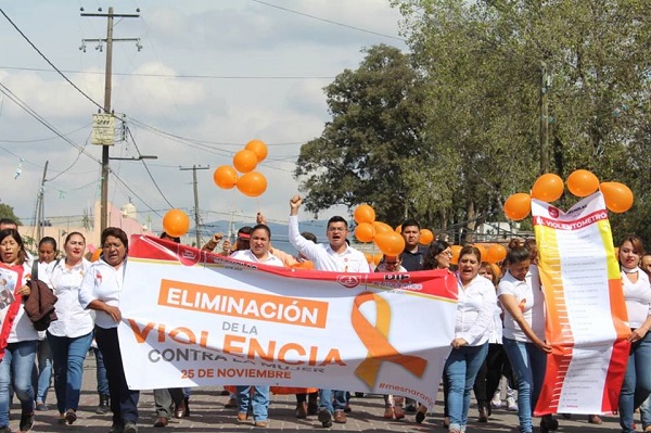 Realizan marcha en conmemoración del Día de la No violencia a la mujer
