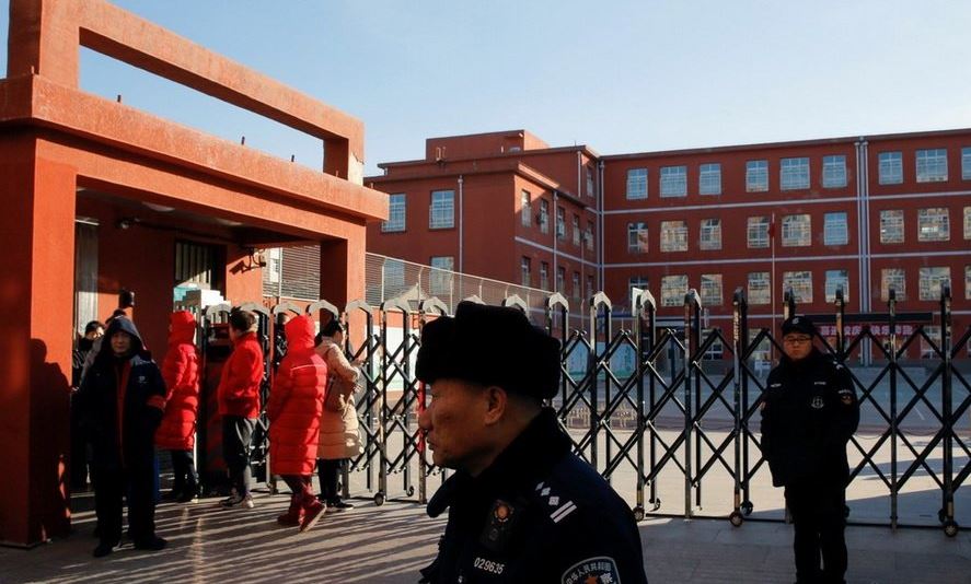 Veinte niños heridos en ataque en escuela primaria en Beijing