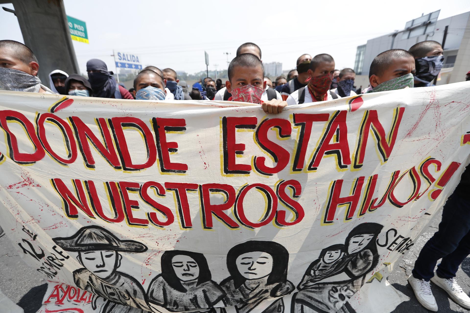 Ayotzinapa: DEA revela relación entre militares y Guerreros Unidos