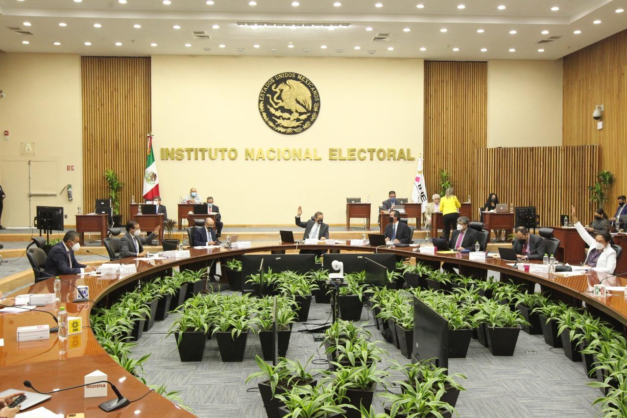 INE absuelve a Barbosa de rebases en elección de 2019