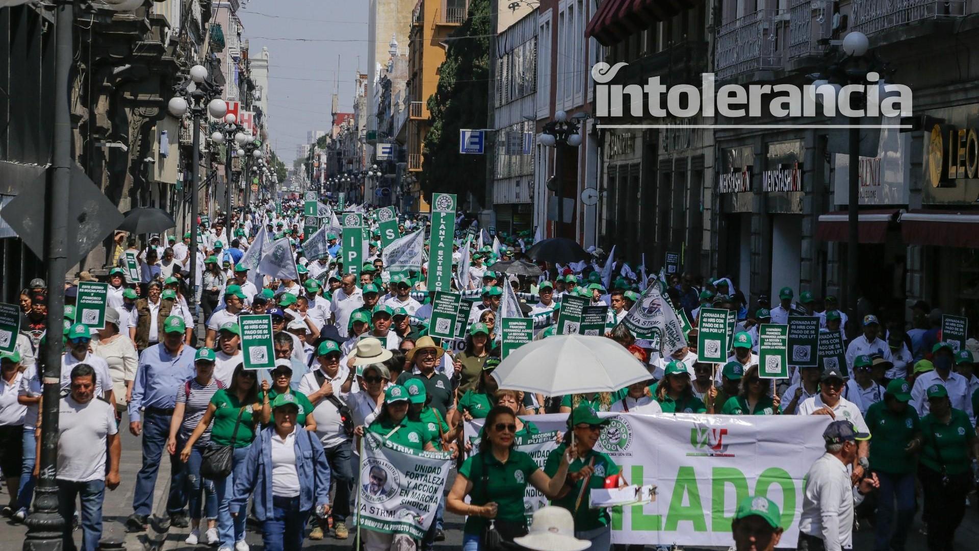 Sindicatos independientes marchan en Puebla por mejores condiciones laborales