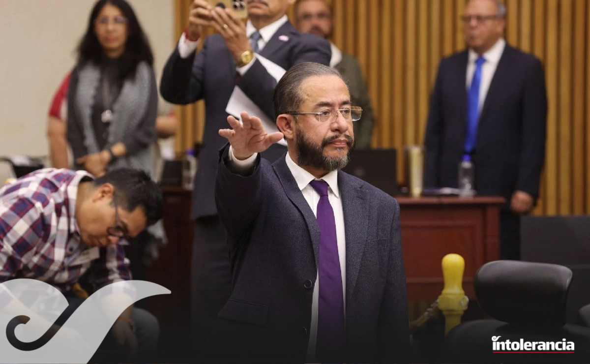 Hugo Eric Flores analiza su continuidad en la bancada de Morena