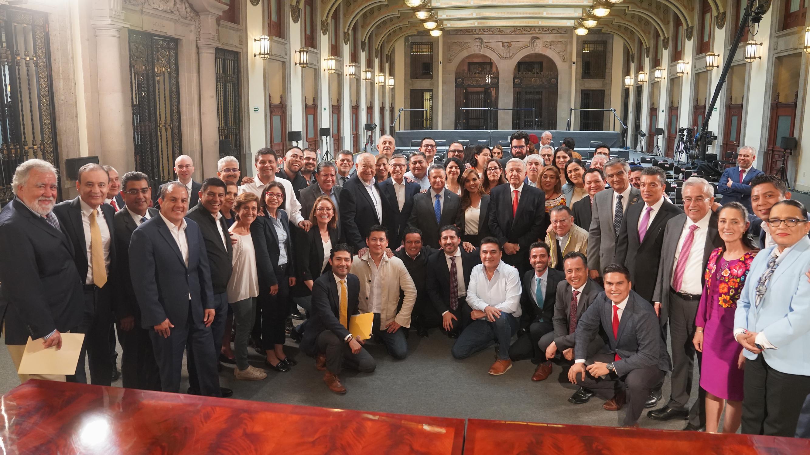 Sergio Salomón asiste a reunión con AMLO en Palacio Nacional
