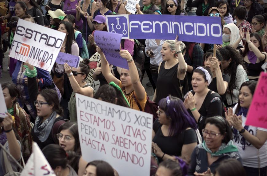 Miles de mujeres mexicanas marchan en contra feminicidios y secuestros