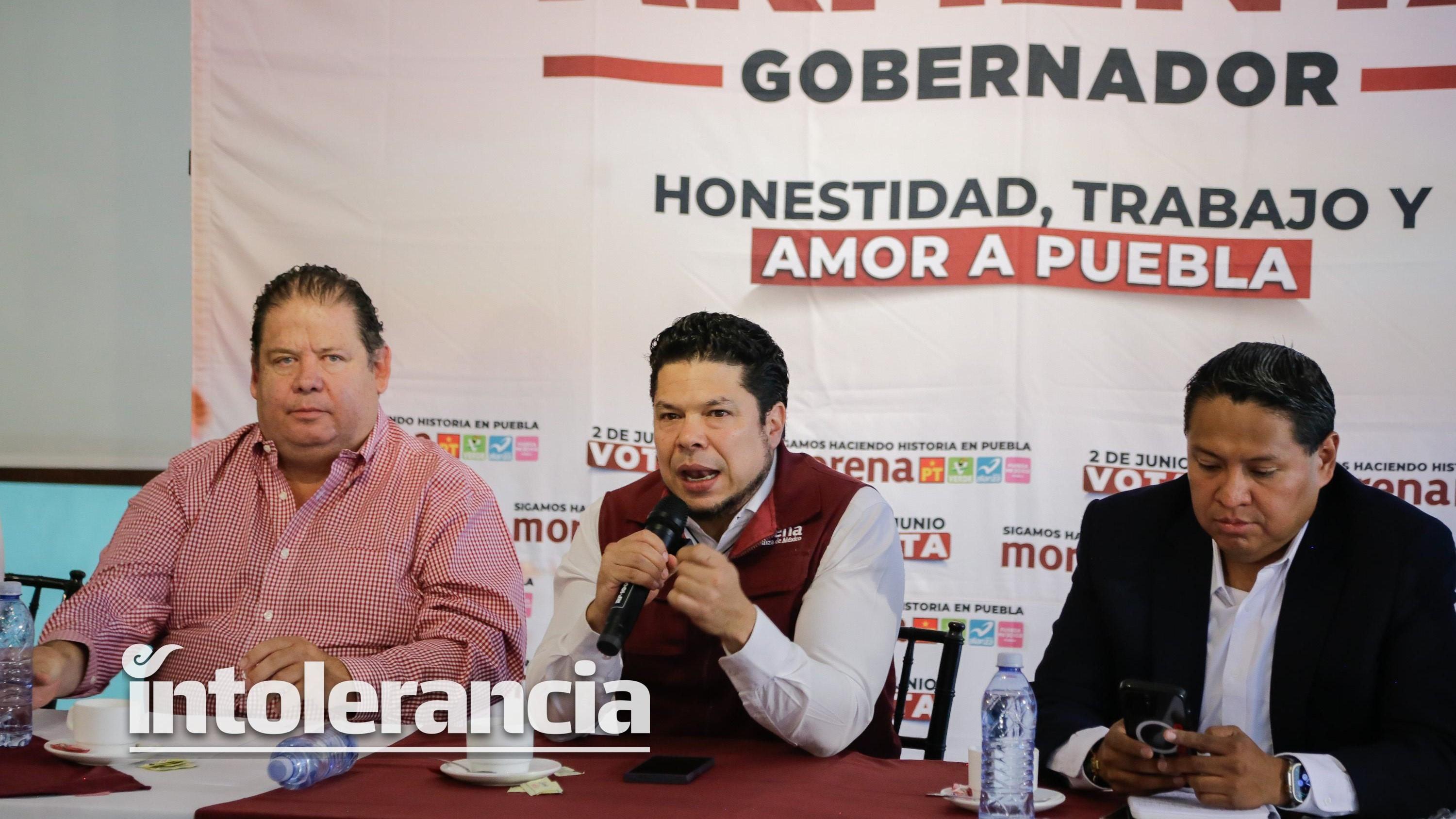 Piden voceros de Morena Puebla a Mario Riestra aclarar supuesta compra de terrenos