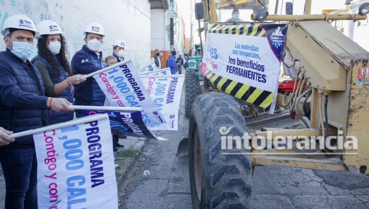 Eduardo Rivera pone en marcha pavimentación en Puebla capital