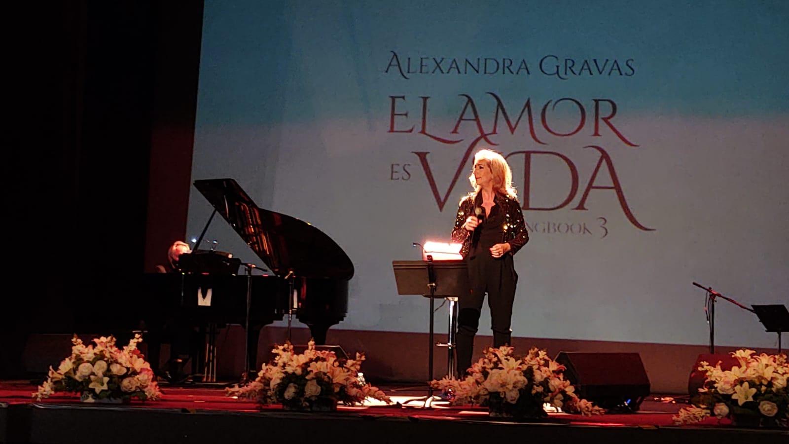 Alexandra Gravas abrió el Festival Internacional de Puebla con un viaje de Grecia a la Costa Chica